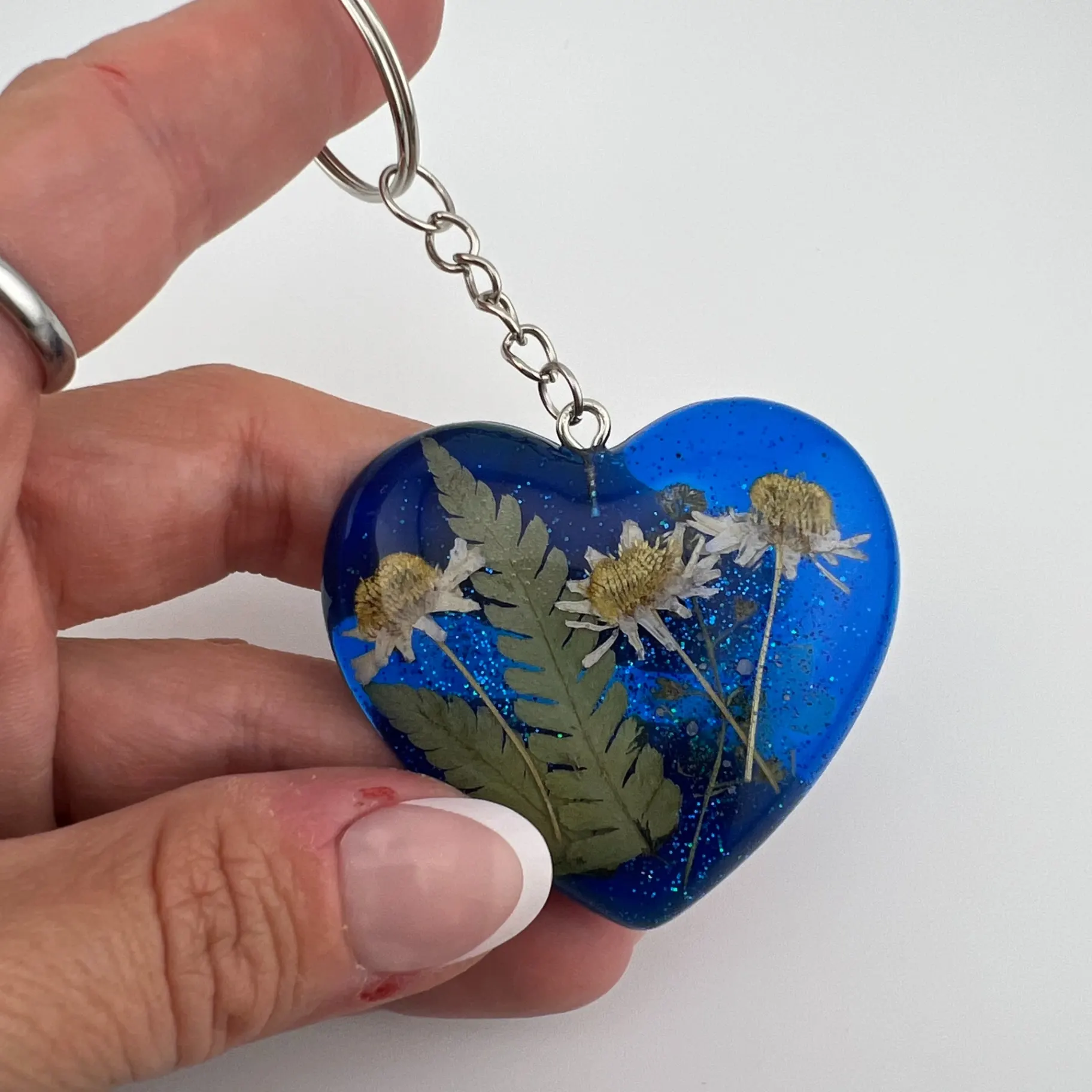 Přívěsek, pryskyřice, srdíčko, kapradí, heřmánek 2