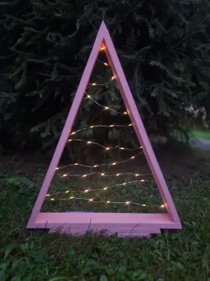 Dřevěný stromeček s LED světly - růžový 