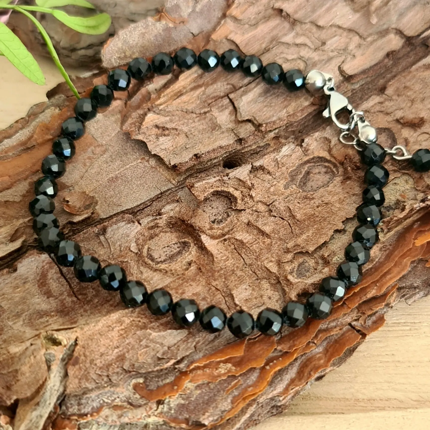 Náramek - broušený Černý spinel 1