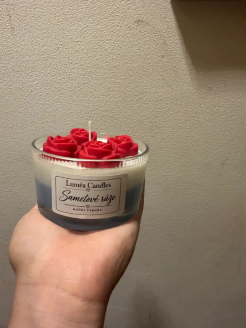 🌹 Sametové růže–ručně vyráběná sójová svíčka  2